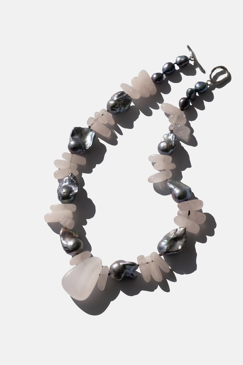 Rose quartz black pearl pendant necklace