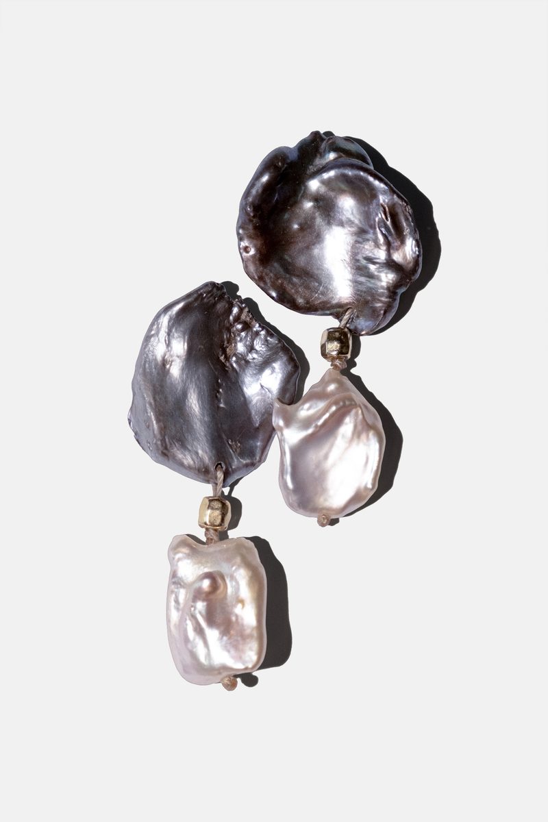 Black keshi and white baroque pearl drop earrings