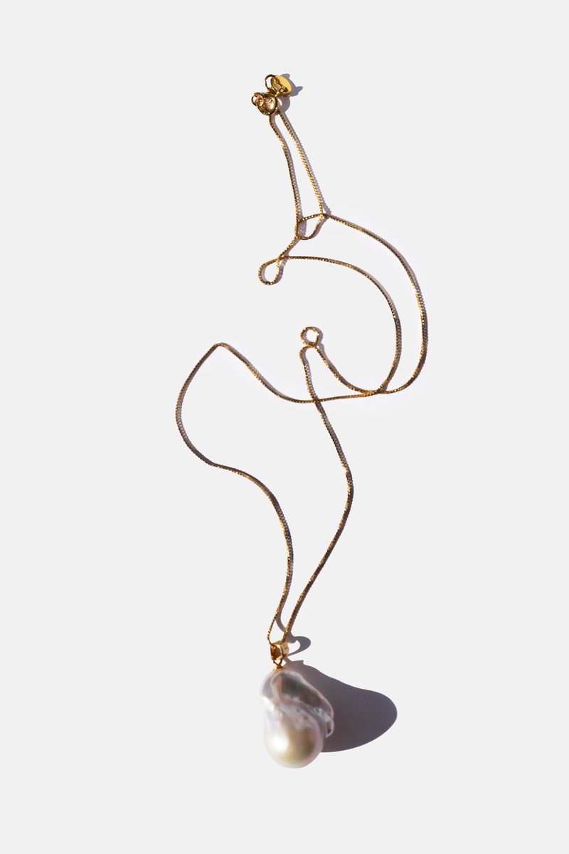 Gold chain necklace with baroque pearl pendant