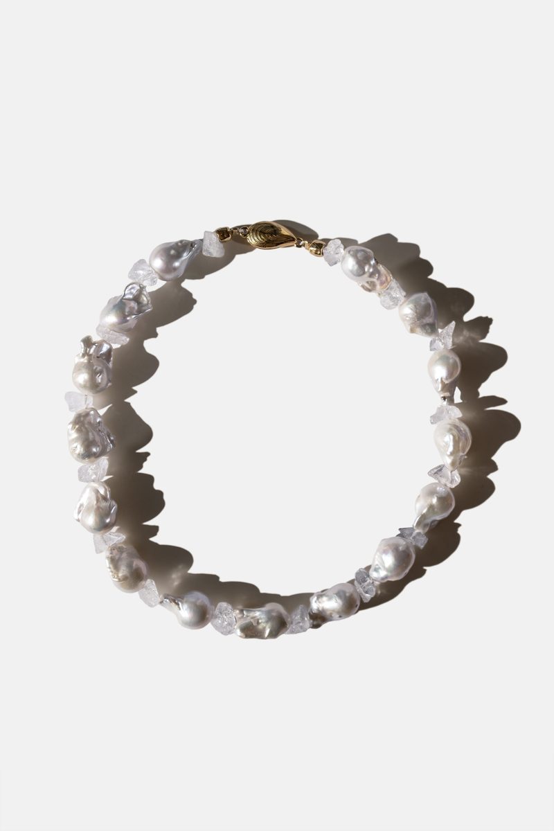White baroque pearl choker with raw quartz