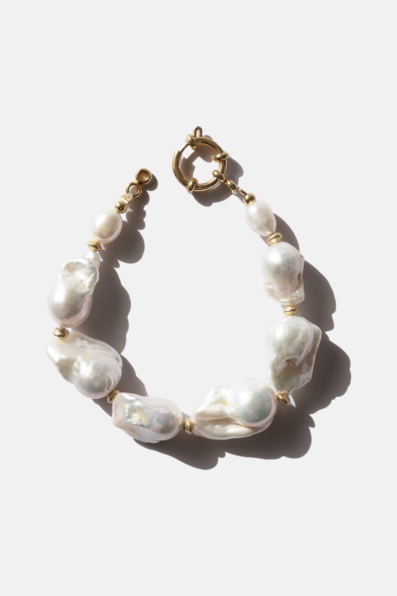 White baroque pearl bracelet
